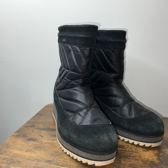 UGG BECK BOOT BLACK - WOMEN'S - Picture 11 of 17